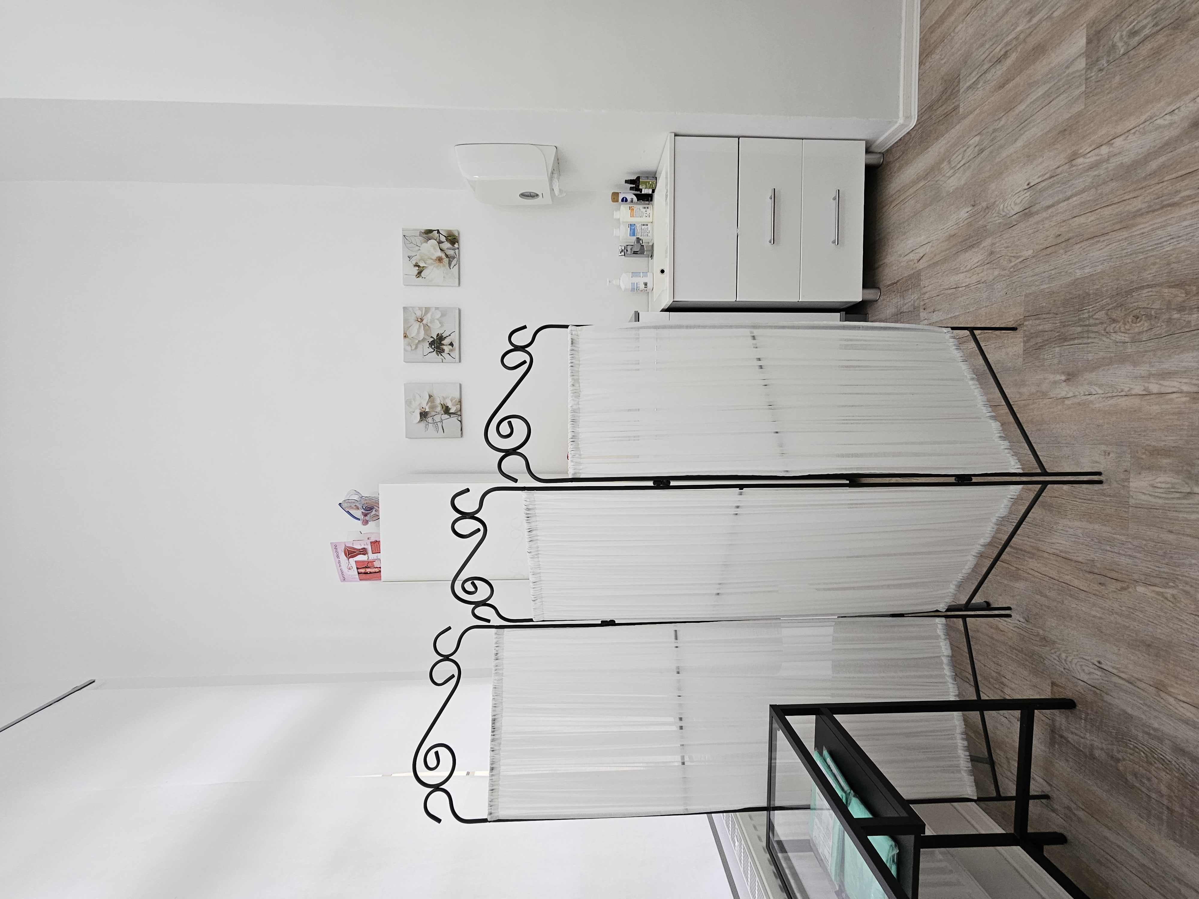 photo of the room in front of the doctor's office